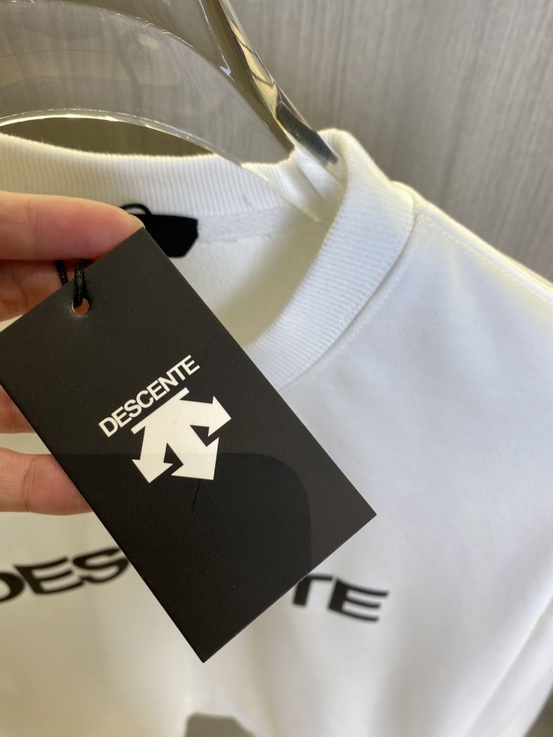 Descente Hoodies